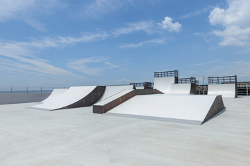 スケボーパーク、スケートボードパーク、スケパ、スケボー、ＢＭＸ、インライン、ランプ、バンク © Metro Hopper