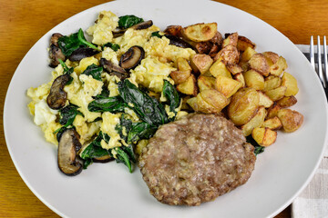 scramble eggs with spinach and mushrooms