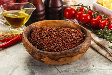 Red raw dry rice gor cooking