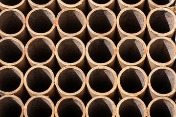 Exploring the Aesthetics of Round Metal Profiles:. An Interplay of Light and Shadow.