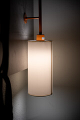 Applique murale dans une chambre d'h&ocirc;tel