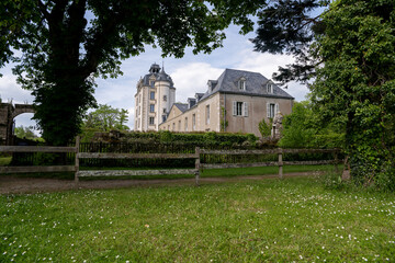 Ch&acirc;teau dans un parc en Bretagne