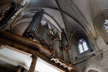 Orgue dans une cath&eacute;drale en Bretagne