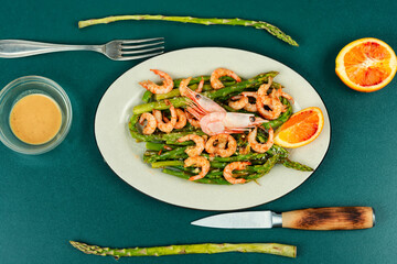 Shrimp with young boiled asparagus.