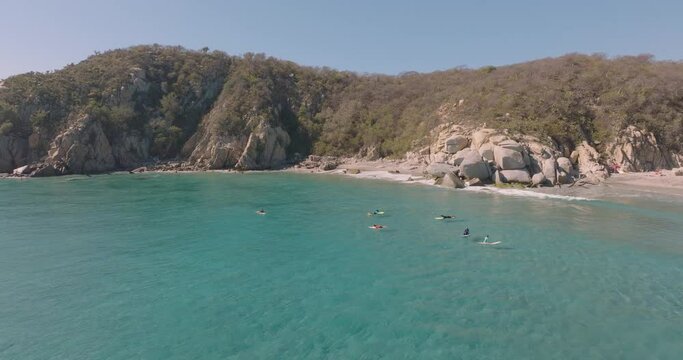 Personas surfeando