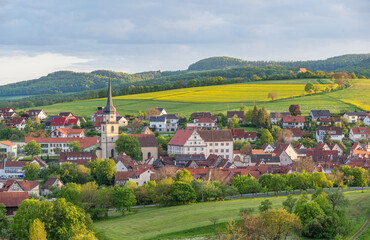 Fototapeta premium Blick auf die Altstadt von Fladungen in der Rhön am Abend