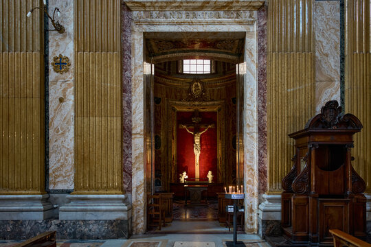 Crocifisso Maggiore,  side chapel at  Chiesa del Ges&ugrave;, mannerist and baroque styled church in Rome, Italy