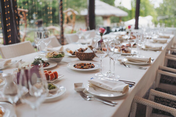 a beautifully decorated table with delicious food. Everything is ready for lunch or dinner with delicious snacks and a cozy atmosphere. Serving a holiday table with fish dishes, salads and snacks.