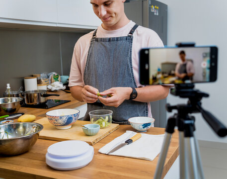 The chef is broadcasting live from workshop how to prepare a vegetarian food