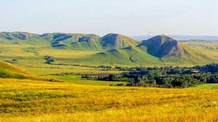 Fototapeta premium Magnificent landscape of the Karamuruntau ridge in the rays of the setting sun