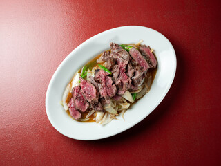 Meat tataki with vegetables on a plate	