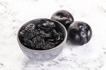 Dry prunes in thw bowl