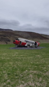 DC-3 Airplane wreck Eyvindarholt crash USA navy plane in Iceland
