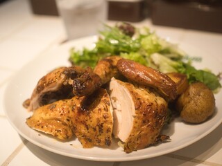 美味しいチキン料理のお店での楽しいランチ