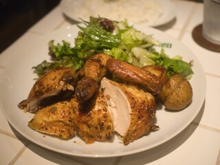 美味しいチキン料理のお店での楽しいランチ