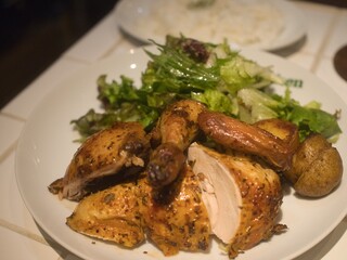 美味しいチキン料理のお店での楽しいランチ