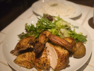 美味しいチキン料理のお店での楽しいランチ