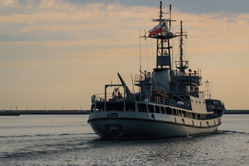 WARSHIP - Rescue-salvage ship of the Polish Navy