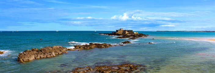 Saint-Malo (France): Fort National at high tide