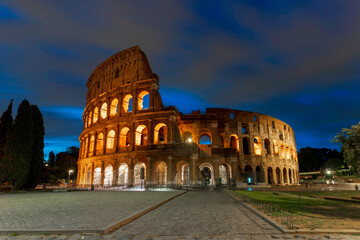Fototapeta premium colosseum night lights amazing view
