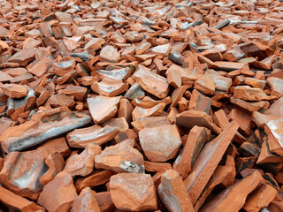 Macerie di mattoni nel cantiere edile