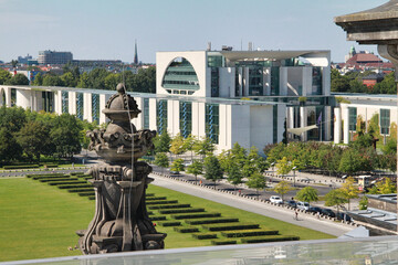 Berlin, Blick vom Reichstagsgebäude auf das Kanzleramt