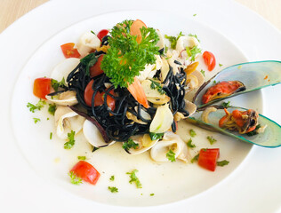 Black Spaghetti linguine vongole