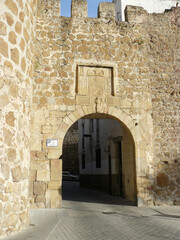 Obraz premium Plasencia (Cáceres) Spain. Berrozana Gate in the walls of the city of Plasencia.