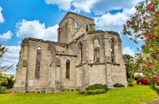 The Unfinished Church in St. George's, started in 1874, but never finished, the Church is now a popular venue for weddings, St. George's, Bermuda, North Atlantic