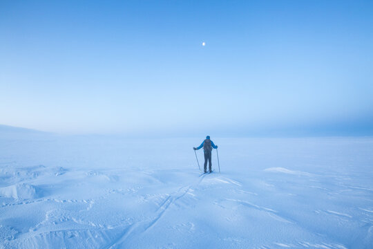 Skier en laponie comme sur la lune 