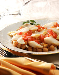 ensalada de garbanzos con bacalao