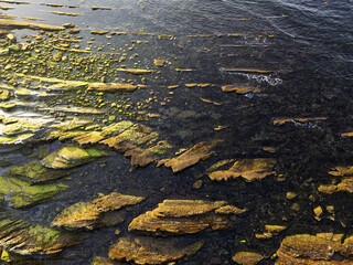 Couleurs de rochers et océan