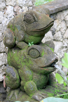 Froschbrunnen aus Stein, Bali, Indonesien, Asien 