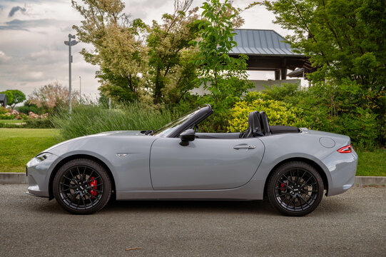 Mazda Miata Imagens – Procure 798 fotos, vetores e vídeos | Adobe