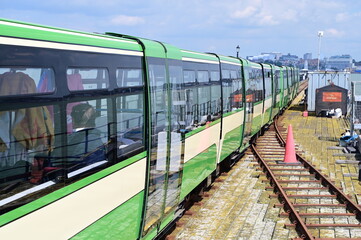 Obraz premium A Train leaving the station at the head of a Pier in the UK. 