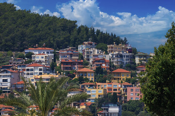 Obraz premium Southern cityscape, view of buildings and houses with green plants in public places in Turkey, sunny summer day in the city of Istanbul