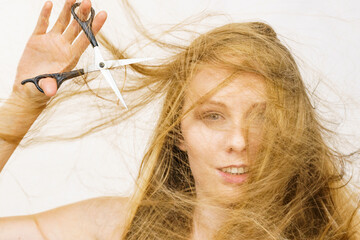 Woman with scissors ready to hair cutting