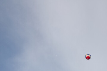 風と共に舞い上がる佐賀のバルーン