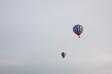 佐賀の空に広がるバルーンの絵巻