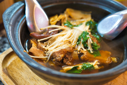 美味しいバクテー (肉骨茶)　チュムポーン　Bak kut teh