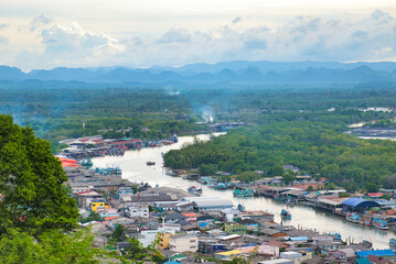 カオマトゥリーから眺めるチュムポーンの漁村　タイ　จุดชมวิวเขามัทรี　Chumphon, Thailand