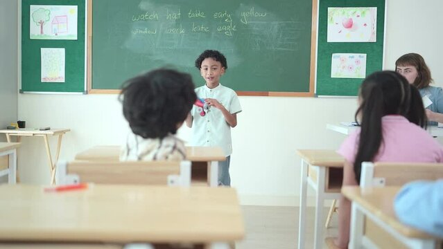 Children with classroom presentation activities in front of the classroom