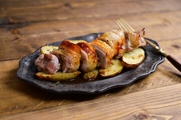 表面をパリパリに焼いたハーブチキン