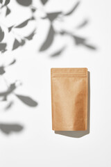 パウチ　白背景　クラフト