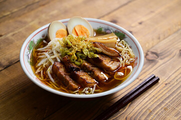 焦がしねぎラーメン