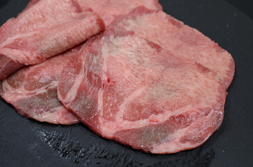 焼く前の塩焼き用牛タン