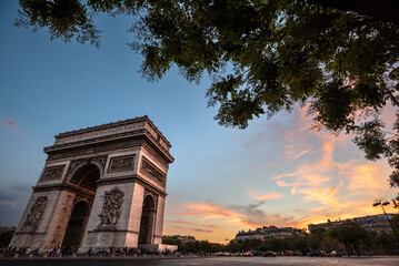Fototapeta premium Arc de Triomphe seen from Champs-Élysées at Sunset - Paris, France