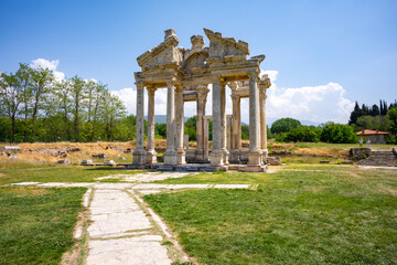 Obraz premium The Aphrodite of Aphrodisias (Afrodisias) combined aspects of a local Anatolian, archaic fertility goddess with those of the Hellenic Aphrodite, goddess of love and beauty. Geyre, Karacasu Aydin 