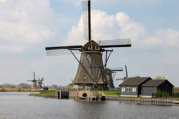 Naklejka premium The windmills at Kinderdijk, the Netherlands, a UNESCO world heritage site. 