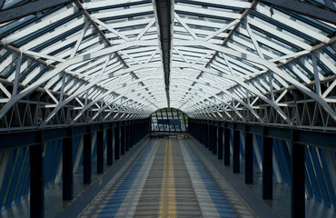 a perspective view of the passage to the metro station